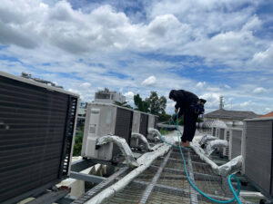 sửa máy lạnh mua mưa bão